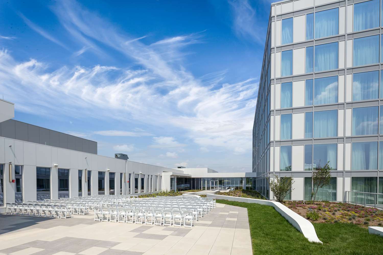 The Summit Hotel Cincinnati Exterior foto