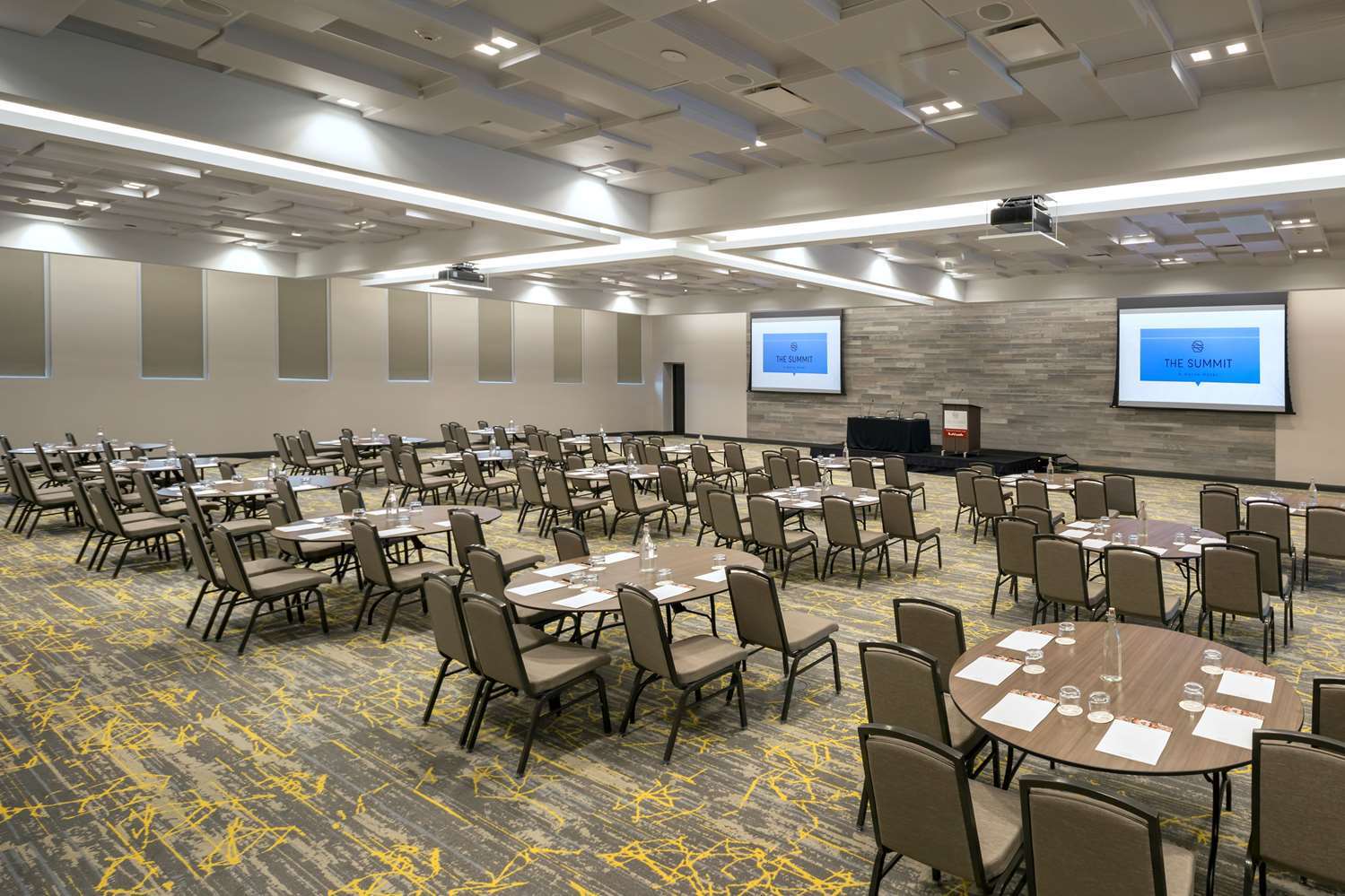 The Summit Hotel Cincinnati Exterior foto