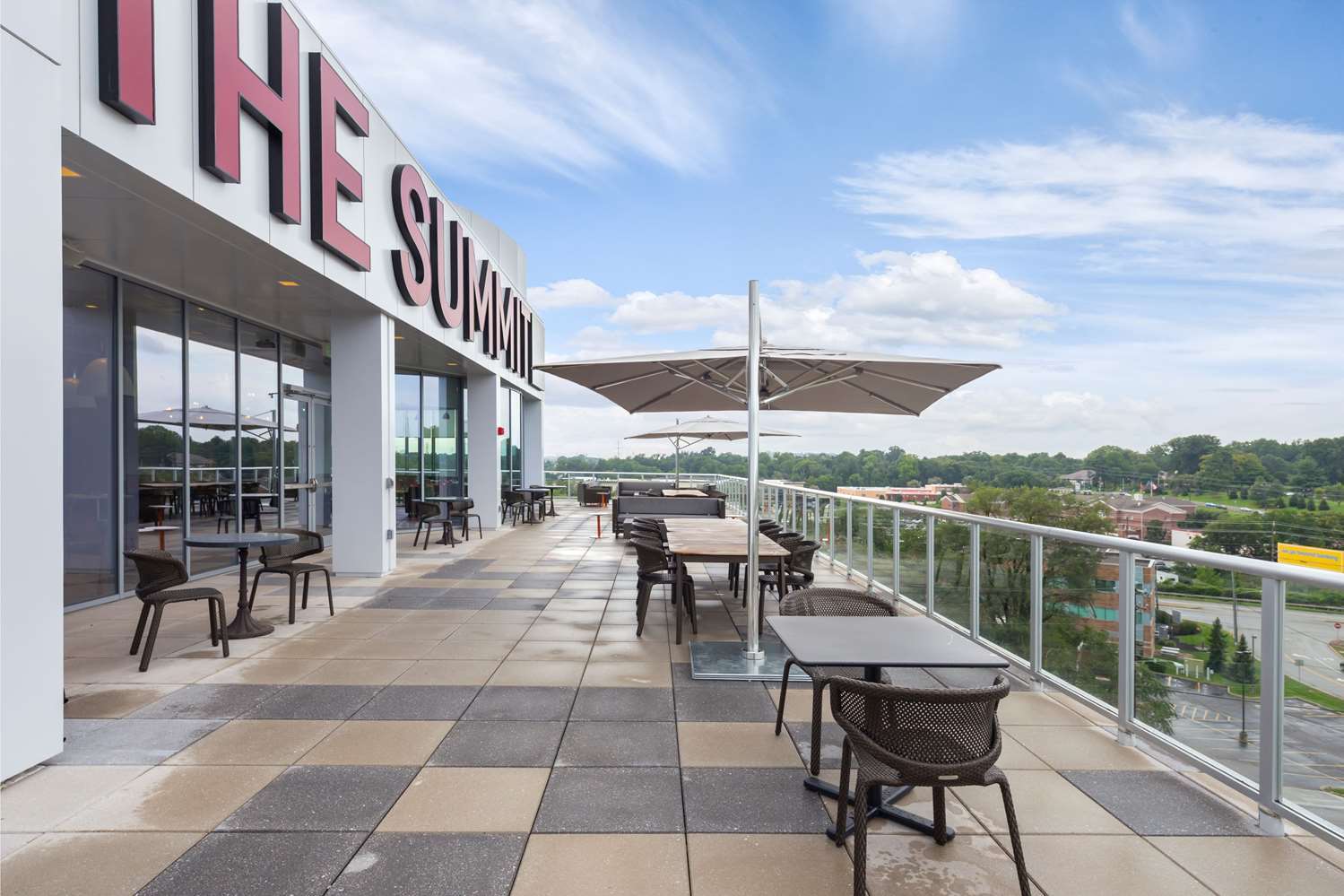 The Summit Hotel Cincinnati Exterior foto